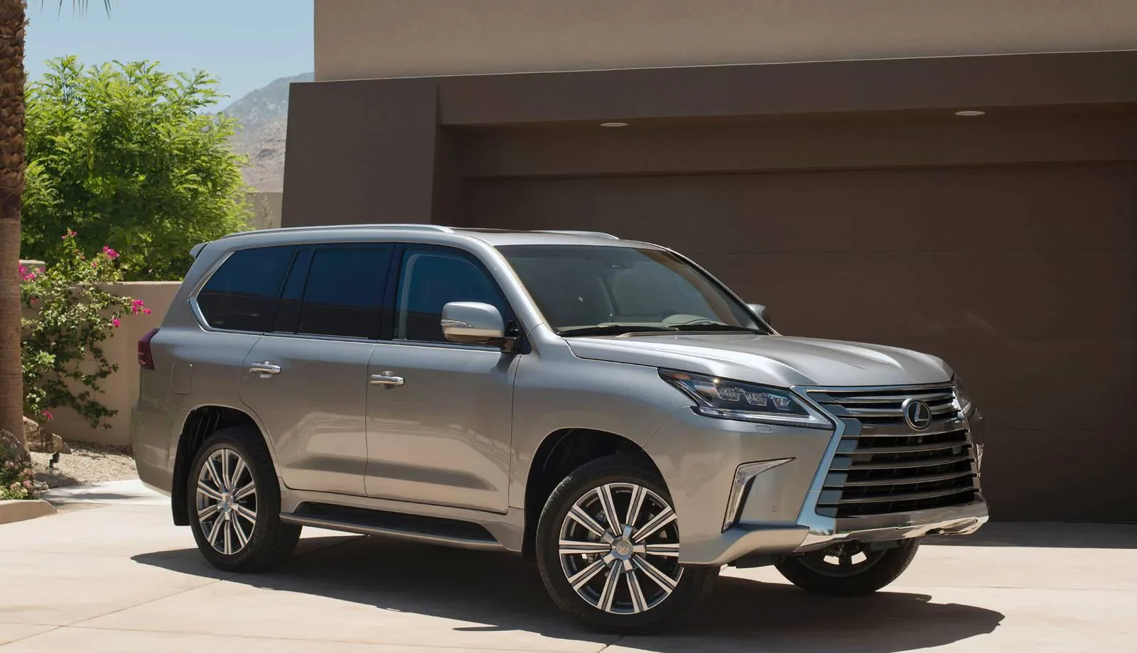 2018_lexus_lx-570_4dr-suv_three-row_fq_oem_1_1600-e1675439866735