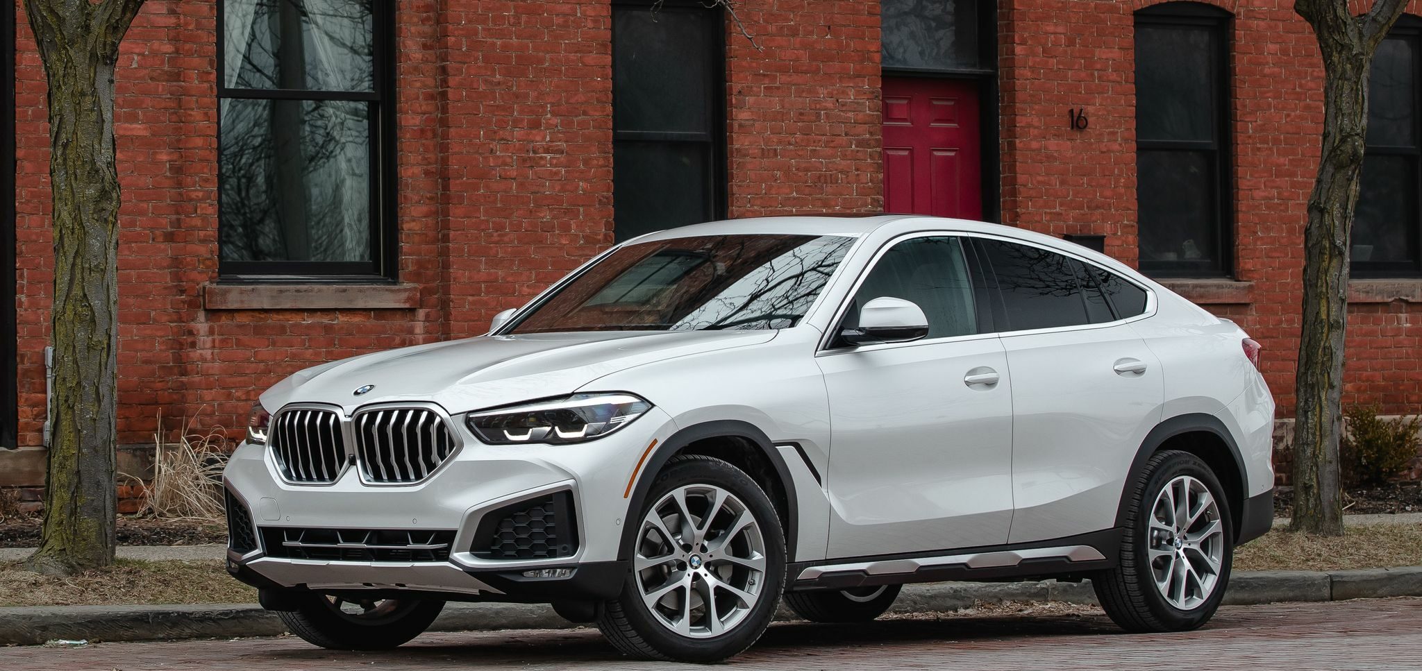 2020-bmw-x6-xdrive40i-206-1583153965-e1675439836704